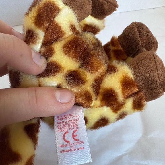 TY Beanie Babies “Peaches” Giraffe Plush – 2018 Collectible - Picture 5 of 7
